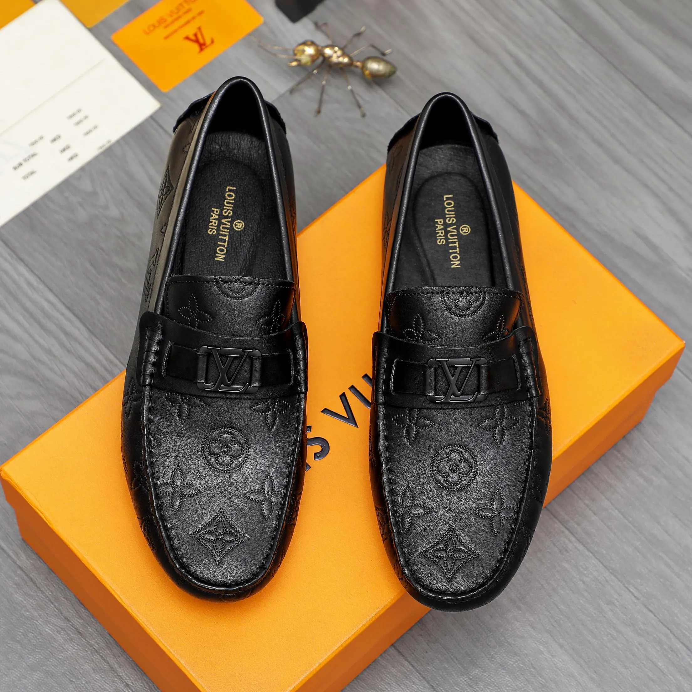 Men's shoes 💰400 Product trademark: LV "Louis Vuitton" casual slip-on shoes Regular size: 38-45 (45 is custom-made and non-returnable) Product materials: Selected cowhide embossed upper, pigskin lining, rubber outsole